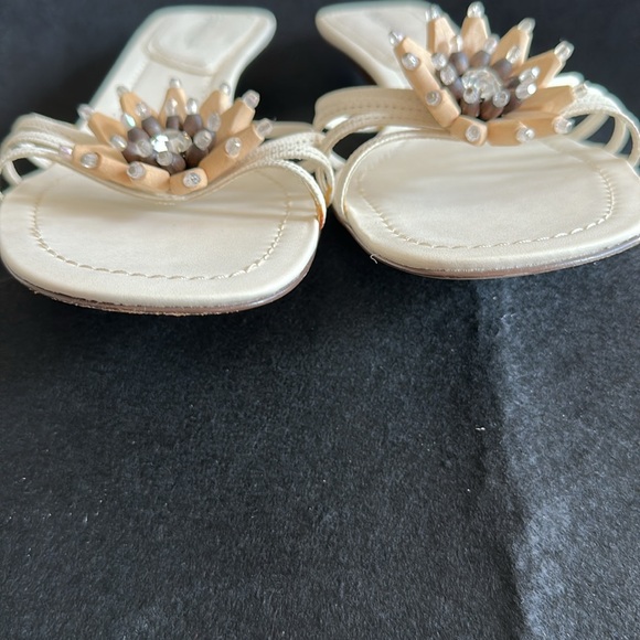 Enzo Angiolini kitten heel white strappy sandals - Picture 10 of 10